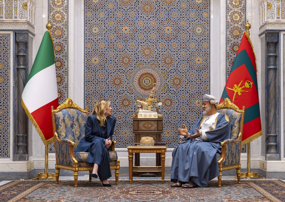 بالصور.. جلالة السلطان يعقد جلسة مباحثات مع رئيسة وزراء إيطاليا