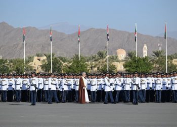 رئيس مجلس الدولة يرعى احتفال شرطة عُمان السُّلطانية بيومها السنوي وتخريج دورات من الضباط المرشحين