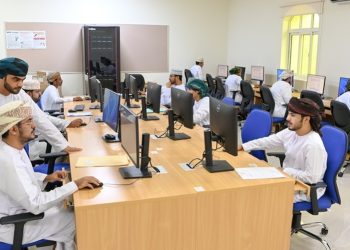 وزارة العمل تؤكد على إعداد “خطة وطنية شاملة للتشغيل” لتنفيذ التوجيهات السامية