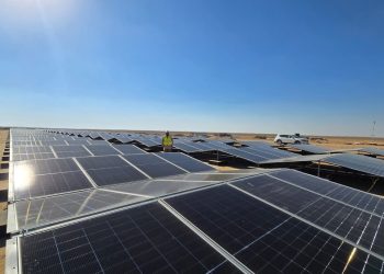 تشغيل نظام للطاقة الشمسية ضمن مشروع تطوير المنطقة الاقتصادية بالظاهرة