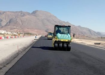 إنجاز 15 % من ازدواجية طريق إزكي نزوى