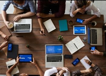 كلية التربية بالرستاق تناقش فلسفة العمل الجماعي في المجموعات العلمية 