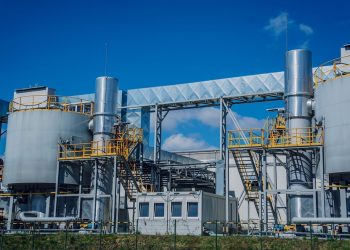 استثمر في عُمان تعرض حزمة من الفرص الاستثمارية في قطاع الصناعات التحويلية