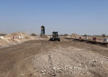 تواصل تنفيذ طريق يخدم شركة تنمية نخيل عُمان بولاية نزوى
