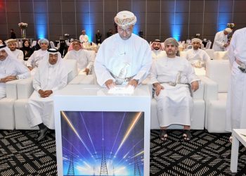 الإعلان عن بدء تنفيذ مشروع الربط الكهربائي المباشر مع سلطنة عُمان لتعزيز أمن الطاقة والتكامل الخليجي