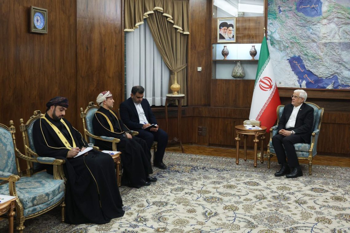 إيران وسلطنة عُمان تستهدفان رفع التبادل التجاري إلى 5 مليارات دولار سنويًا