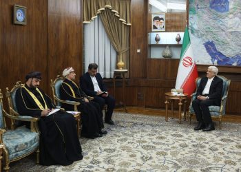 إيران وسلطنة عُمان تستهدفان رفع التبادل التجاري إلى 5 مليارات دولار سنويًا