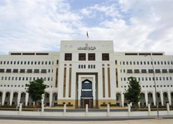 “العمل” تقرر التحول إلى “عن بُعد” في القطاعين العام والخاص غدا