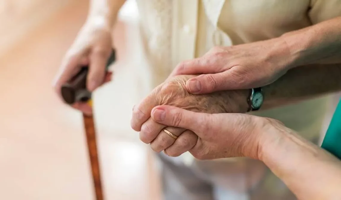 علماء يحولون النفايات البلاستيكية إلى دواء يعيد الأمل للمرضى