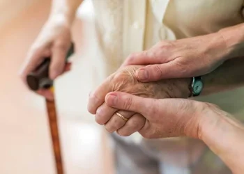 علماء يحولون النفايات البلاستيكية إلى دواء يعيد الأمل للمرضى