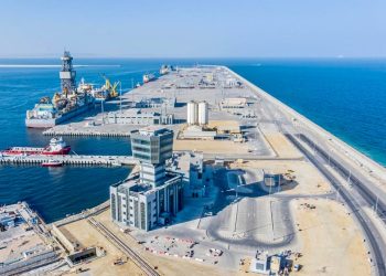 عاجل .. ميناء الدقم يتعرض لاستهداف بطائرتين مسيرتين
