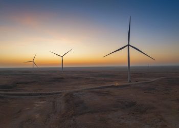 سلطنة عُمان توسّع مشروعات الطاقة المتجددة لتعزيز أمن الطاقة والاستدامة