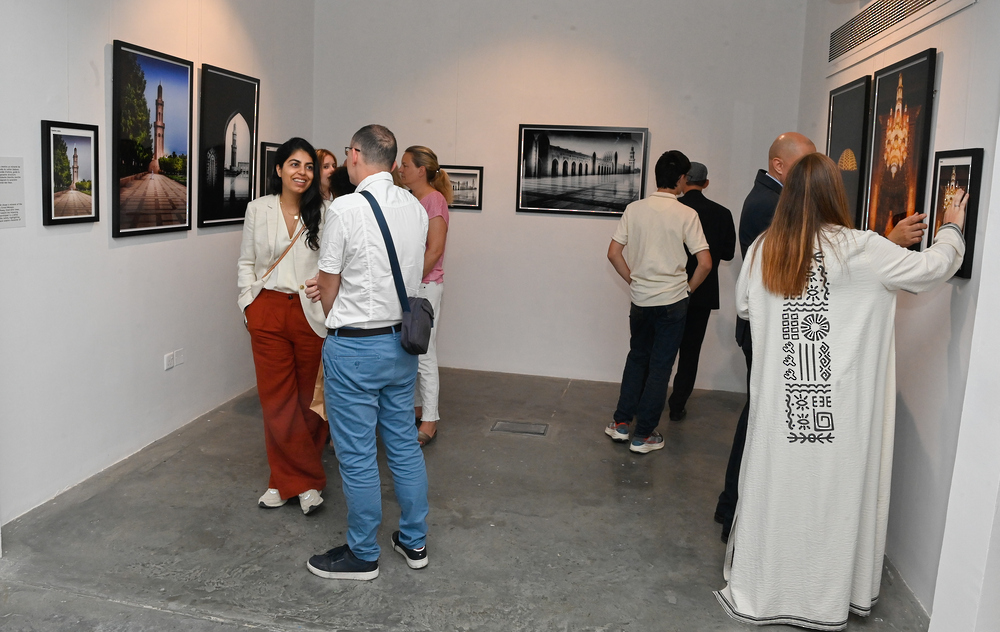 معرض ضوئي في مسقط يجمع عدسات عُمانية وفرنسية في احتفاء بالمئوية الثانية للتصوير