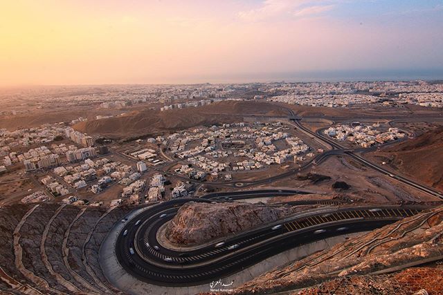 توضيح رسمي حول فيديو انهيار في شارع الجبل “العامرات-بوشر”