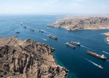 إيران تعيد إغلاق مضيق هرمز