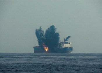 استهداف بارجة إسرائيلية قرب سواحل لبنان وتحقيق إصابة مباشرة