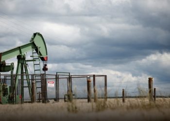 تراجع أسعار النفط وسط آمال خفض التصعيد بين أمريكا وإيران