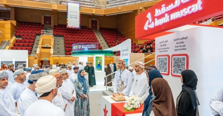 بنك مسقط يشارك في المعرض المهني بجامعة السلطان قابوس ويدعو الطلاب للتعرّف على الفرص الوظيفية والتدريبية 