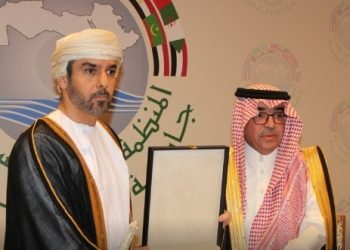 جلالة السلطان يُمنح وسام “قلادة السّياحة العربيّة من الطّبقة الممتازة” من المنظّمة العربيّة للسّياحة