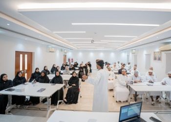 بمشاركة 50 شابًّا وشابة.. إطلاق برنامج الاستدامة والطاقة المتجددة بولاية صحار