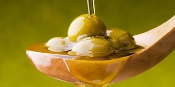 الزيتون وصحة القلب.. ماذا يحدث عند تناوله بانتظام؟