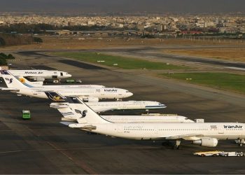 إيران تعيد فتح مجالها الجوي جزئيا