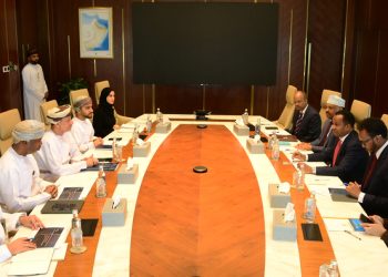 سلطنة عُمان وجمهورية الصومال الفيدرالية تستعرضان آفاق التعاون والفرص الاستثمارية