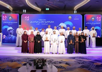 الاتحاد العام للعمال يحتفل بيوم العمال العالمي ويكرم المستحقين لجائزة العمل النقابي