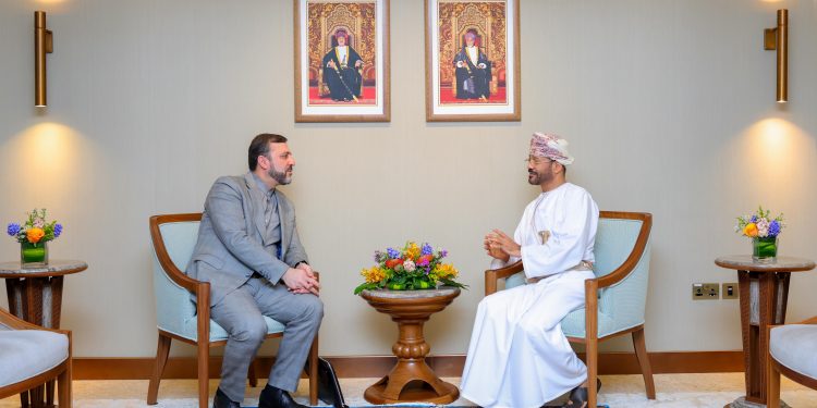 اجتماع عُماني إيراني لبحث مبادئ حرية الملاحة عبر مضيق هرمز