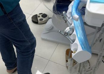 ضبط منشأة صحية تمارس نشاط تقويم الأسنان دون ترخيص في شمال الباطنة