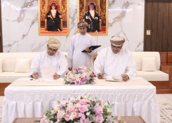 “تعليمية مسقط” و”المطاحن العمانية” توقعان اتفاقية تعاون لتمويل مشاريع حيوية لـ 13 مدرسة بمحافظة مسقط