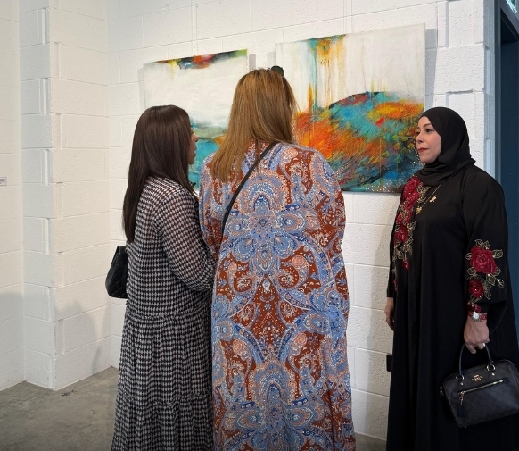 مشاركة فنية عُمانية في معرض تشكيلي بالبحرين 