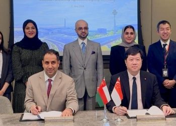مطارات عُمان توقع على اتفاقية شراكة مع مطار شانجي السنغافوري