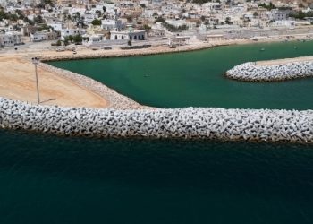 اكتمال مشروع تأهيل كواسر الأمواج بنيابة طيوي بجنوب الشرقية