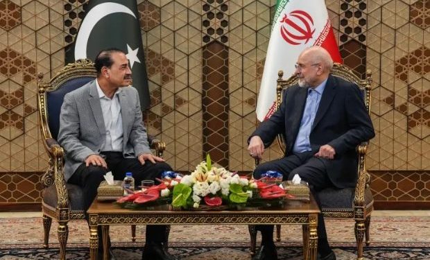 قاليباف لقائد الجيش الباكستاني: لن نتنازل عن حقوق شعبنا