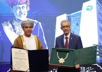 بتكليفٍ سامٍ.. سفير سلطنة عُمان لدى تونس يتسلم وسام “التميز الثقافي العربي”