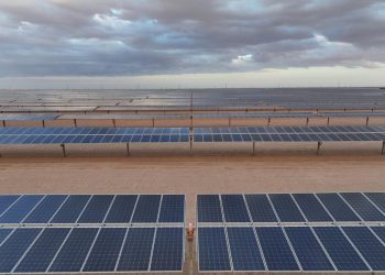 تنفيذ مبادرات نوعية لتعزيز إنتاج النفط والغاز عبر رفع مساهمة الطاقة المتجددة وتقليل الانبعاثات