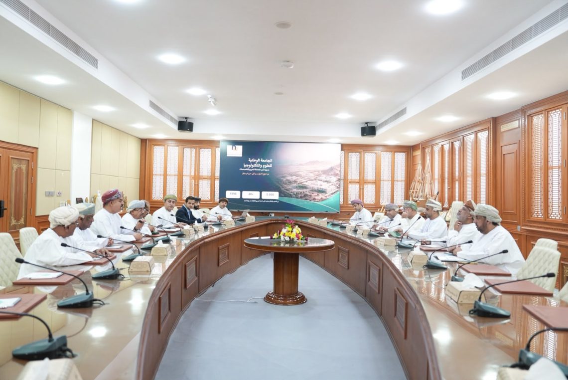 محافظ جنوب الباطنة يطلع على مشروع الحرم الجامعي للجامعة الوطنية للعلوم والتكنولوجيا بولاية الرستاق