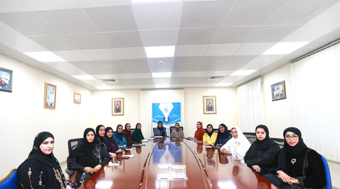 لجنة “الصحفيات” وأكاديمية المرأة تبحثان تعزيز المشاركة السياسية والإعلامية للمرأة العمانية