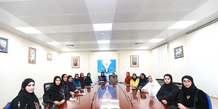 لجنة “الصحفيات” وأكاديمية المرأة تبحثان تعزيز المشاركة السياسية والإعلامية للمرأة العمانية