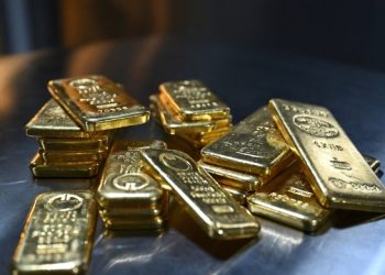 ارتفاع أسعار الذهب وسط انخفاض سعر النفط