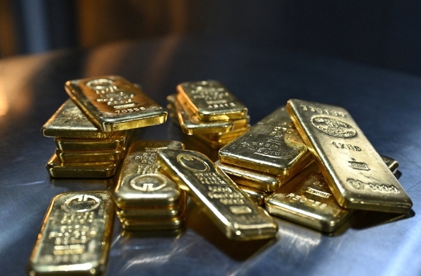ارتفاع أسعار الذهب وسط انخفاض سعر النفط