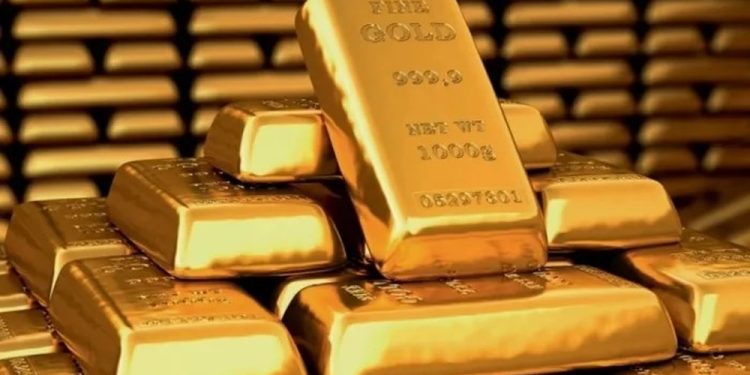 أسعار الذهب تتراجع وتتجه لخسارة أسبوعية