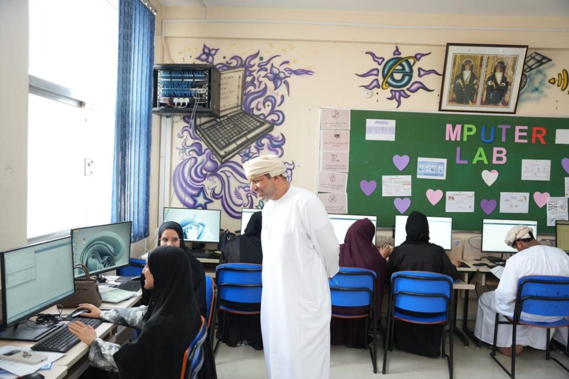 “تعليمية مسقط” تواصل إجراءات تعيين 677 معلما