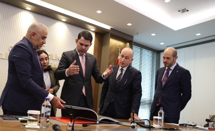 وزير الإسكان والتخطيط العمراني يبحث في تركيا تعزيز الشراكة الاستثمارية بين البلدين
