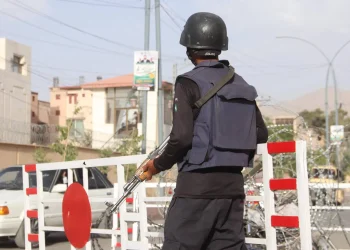 مقتل 9 شرطيين في هجوم مسلح جنوب غربي باكستان