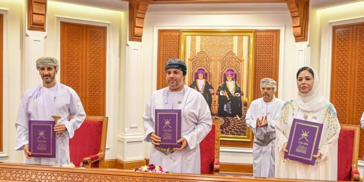توقيع اتفاقية تعاون لدعم وتعزيز بطولات جمال الخيل العربية بظفار