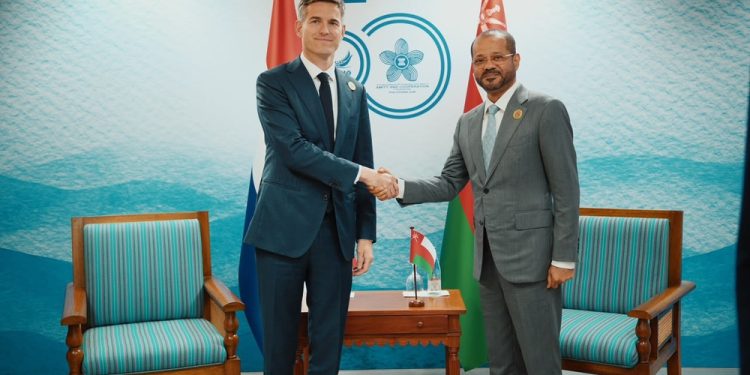 وزير الخارجية يبحث مع نظيريه الهولندي والنرويجي تعزيز التعاون وتطورات الأوضاع في المنطقة