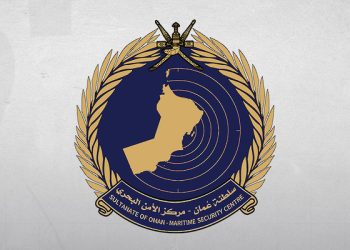 إنقاذ طاقم سفينة تجارية قبالة سواحل محافظة مسندم