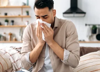 ما السبب وراء الإصابة بنزلات البرد في الصيف؟
